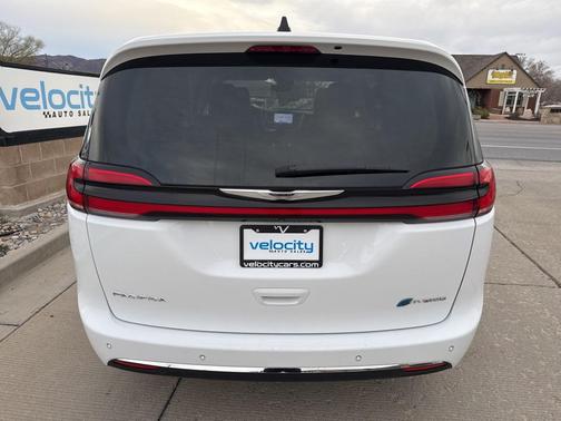 2024 Chrysler Pacifica Hybrid Select