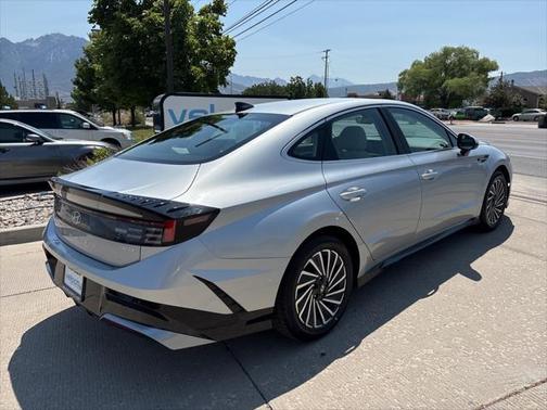 2024 Hyundai SONATA Hybrid SE