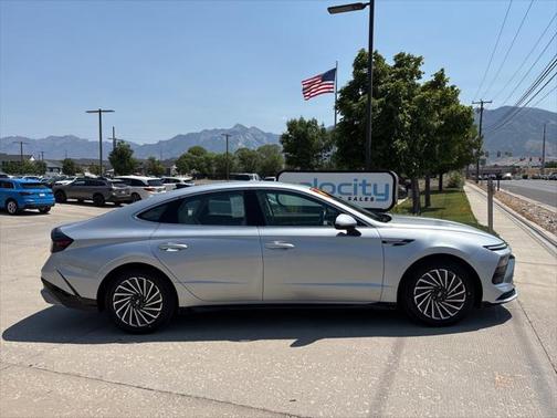 2024 Hyundai SONATA Hybrid SE