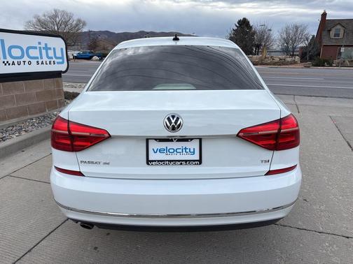 2016 Volkswagen Passat 1.8T SE w/Technology