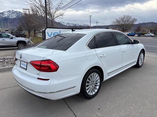 2016 Volkswagen Passat 1.8T SE w/Technology