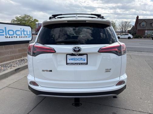 Super White 2017 Toyota RAV4 XLE