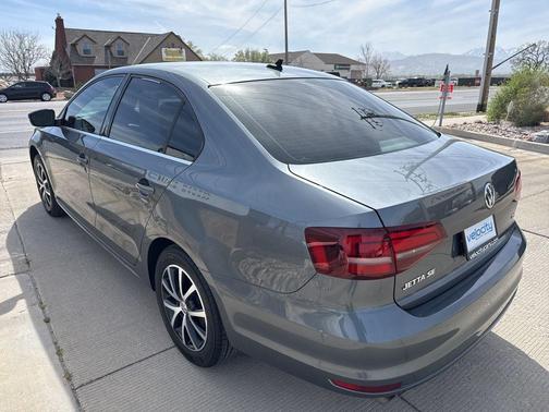 Platinum Gray Metallic 2017 Volkswagen Jetta 1.4T SE