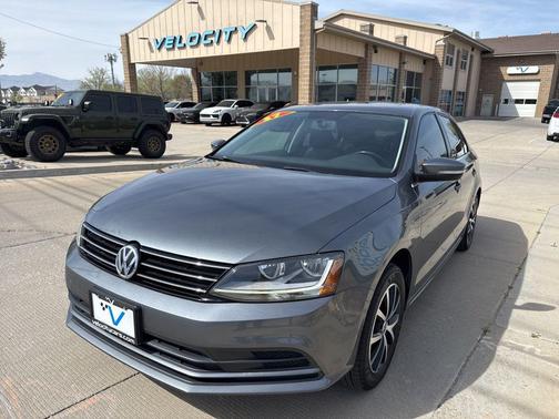Platinum Gray Metallic 2017 Volkswagen Jetta 1.4T SE