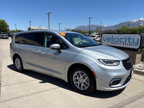 Silver Mist Clearcoat 2023 Chrysler Pacifica Touring L