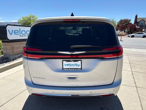 Silver Mist Clearcoat 2023 Chrysler Pacifica Touring L
