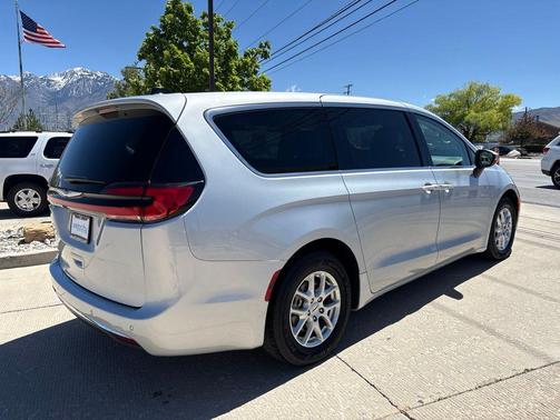 Silver Mist Clearcoat 2023 Chrysler Pacifica Touring L