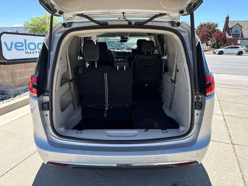 Silver Mist Clearcoat 2023 Chrysler Pacifica Touring L