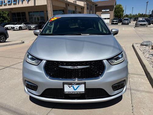 Silver Mist Clearcoat 2023 Chrysler Pacifica Touring L