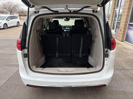 2024 Chrysler Pacifica Hybrid Select