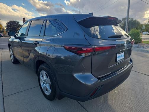 2024 Toyota Highlander LE