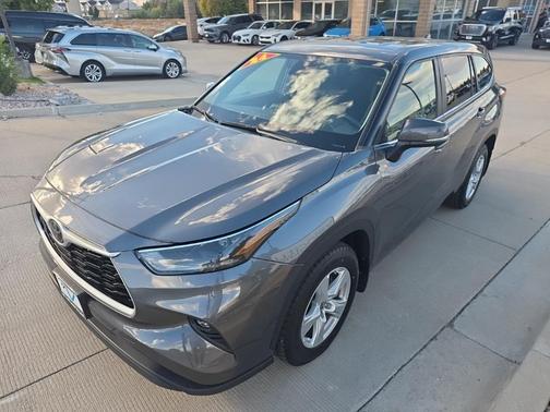 2024 Toyota Highlander LE