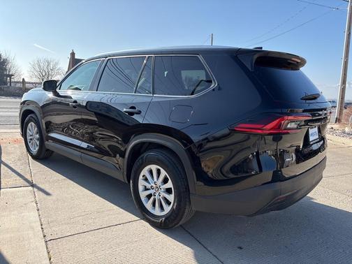 2025 Toyota Highlander LE