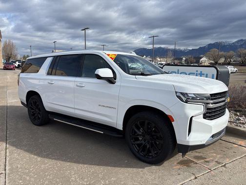 2023 Chevrolet Suburban LT