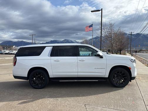 2023 Chevrolet Suburban LT