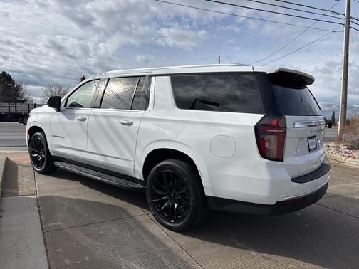 2023 Chevrolet Suburban LT