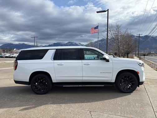 2023 Chevrolet Suburban LT