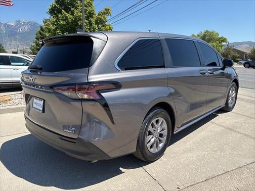 2023 Toyota Sienna LE