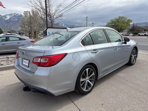 Ice Silver Metallic 2018 Subaru Legacy Limited
