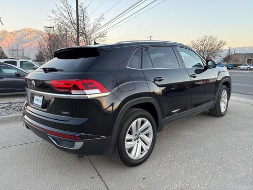 2022 Volkswagen Atlas Cross Sport 2.0T SE w/Technology 4MOTION