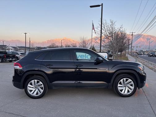 2022 Volkswagen Atlas Cross Sport 2.0T SE w/Technology 4MOTION