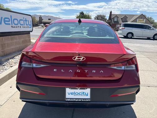 2024 Hyundai ELANTRA SE