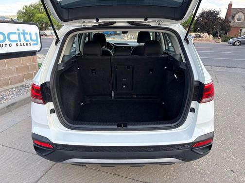 Pure White 2024 Volkswagen Taos 1.5T S