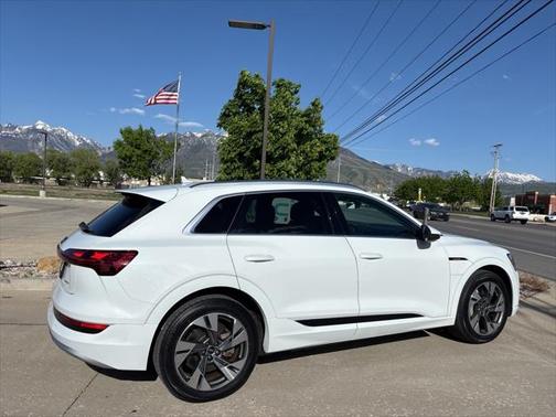 2021 Audi e-tron Premium