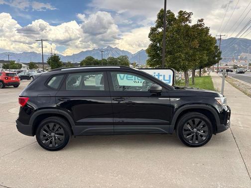Deep Black Pearl 2024 Volkswagen Taos 1.5T S