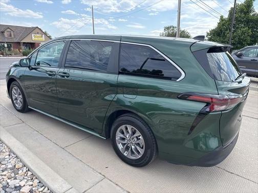2024 Toyota Sienna LE