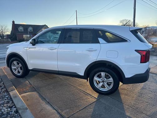 2023 Kia Sorento LX