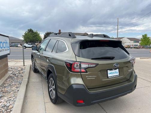 Autumn Green Metallic 2025 Subaru Outback Premium