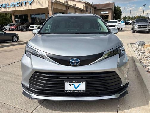 Celestial Silver Metallic 2025 Toyota Sienna LE