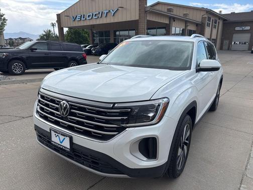 Opal White Pearl 2025 Volkswagen Atlas 2.0T SEL