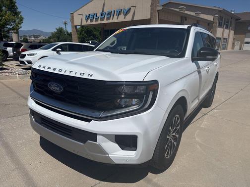 Oxford White 2025 Ford Expedition Platinum