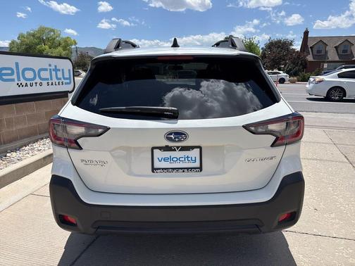 Crystal White Pearl 2025 Subaru Outback Premium