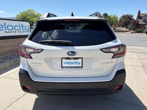 Crystal White Pearl 2025 Subaru Outback Premium