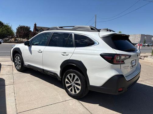 Crystal White Pearl 2025 Subaru Outback Premium