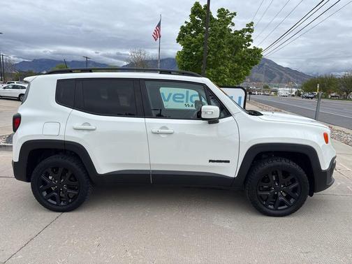 Alpine White 2018 Jeep Renegade Altitude