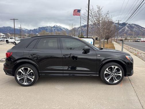 Mythos Black Metallic 2021 Audi Q3 45 S line Premium