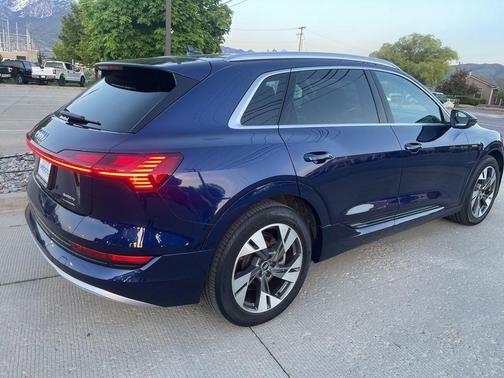 2021 Audi e-tron Premium