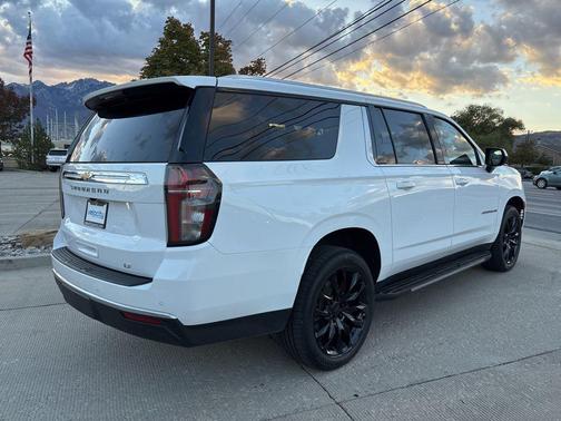 2023 Chevrolet Suburban LT