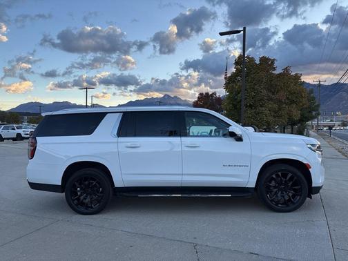 2023 Chevrolet Suburban LT