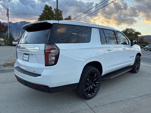 2023 Chevrolet Suburban LT