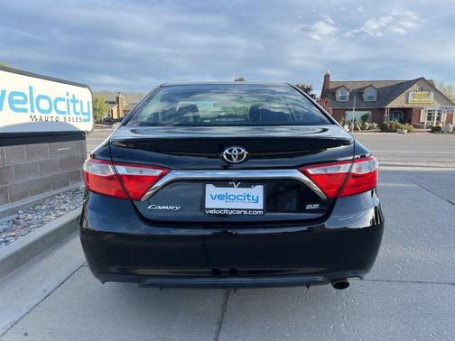 Midnight Black Metallic 2017 Toyota Camry SE