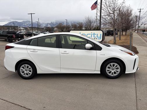 2022 Toyota Prius LE