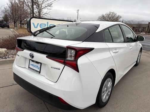 2022 Toyota Prius LE