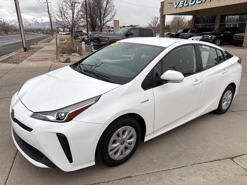 2022 Toyota Prius LE