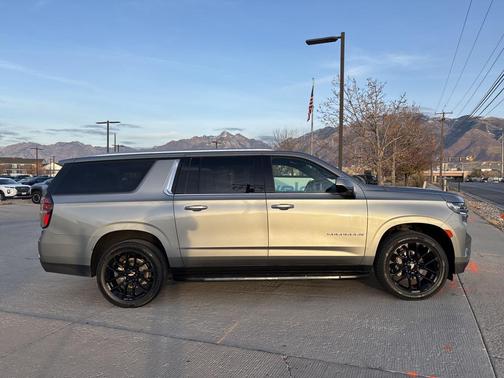 2023 Chevrolet Suburban LT