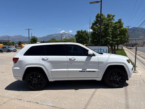 Bright White Clearcoat 2020 Jeep Grand Cherokee Altitude